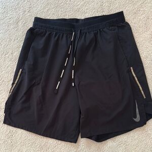 Nike Black Athletic Shorts Moisture-Wicking Relaxed Fit